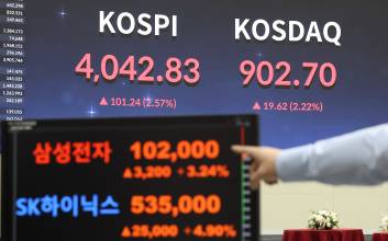 돈을 향한 거대한 욕망의 두 불기둥 [EDITOR’S LETTER]