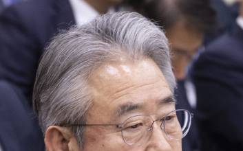 강호동 농협중앙회장 출국금지…'억대 금품수수 혐의'