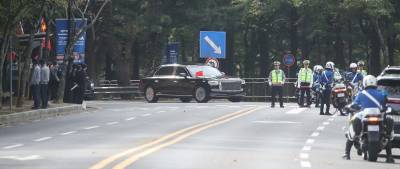 11년 만에 방한 시진핑, 경주 도착…李대통령 "양국 실질적 이익 봐야"