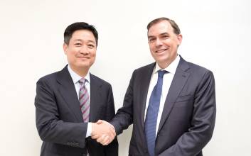 홍범식 LG유플 대표, AWS CEO와 경주 APEC서 회동…양사 협력 방안 논의