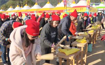 청송사과축제, 짙은 가을정취 속 관광객 '북적'