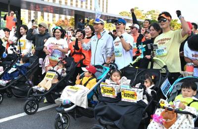 원더걸스 혜림·펜싱 김준호도…서울 ‘유아차 런’ 2만3000여명 참여