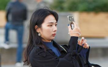 '"자니..?" 안 들키고 보낸다' 카톡 '조용히 보내기' 개편…'위치 공유'는 사생활 침해 논란도