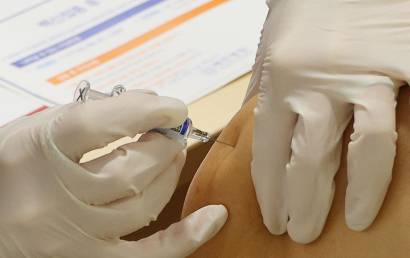 코로나 백신 부작용 인정...보상 대상 확대