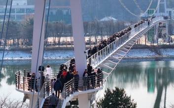 '너도나도 출렁다리' 만들기…행정은 왜 같은 실수를 반복하나 [스페셜리스트 뷰]