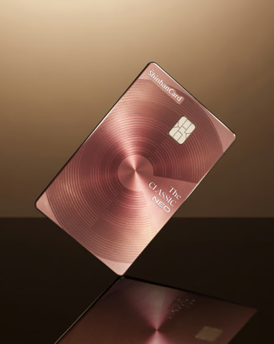 “역성장기에도 연회비는 치솟는다”… 카드사, 왜 ‘프리미엄’에 몰리나