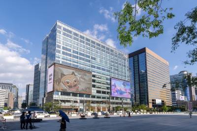 구글링도 안 되는데 ‘핫플’ 등극 KT 웨스트의 신비주의 톱스타 전략