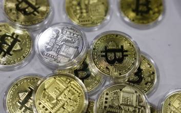 비트코인, 10만 달러 붕괴…AI 랠리 불안·위험자산 회피심리에 7% 급락