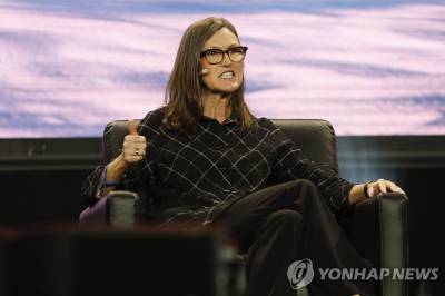 '돈나무 언니' 캐시 우드, 비트코인 목표가 하향…"스테이블코인이 역할 일부 대체"