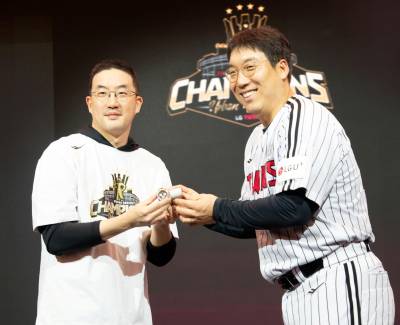 LG 구광모, 김현수에게 '롤렉스 시계' 쾌척…가격 보니 화들짝