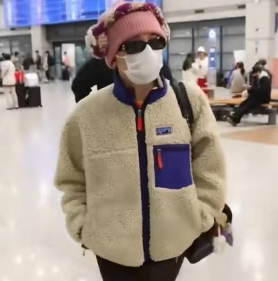 샤넬부터 친환경 재킷까지...지드래곤의 '화려한' 공항패션 [얼마예요]