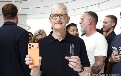 애플, '아이폰 에어' 후속 모델 출시 연기…저조한 판매에 생산 중단