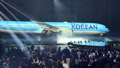  대한항공, 트럼프 세일즈 후폭풍…美 FAA 인증 지연에 비즈니스석 서비스 차질