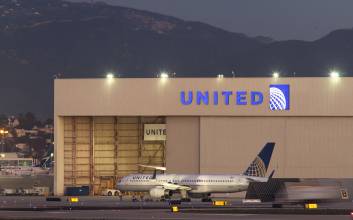 "보드카 한 잔이 아니었다"…만취 비행한 승무원, 기준치 10배 알코올 '충격'