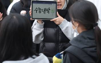 “긴장될 땐 숨 고르고, 마음의 안전벨트를”...수험생 응원 나선 항공업계