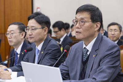 이창용 한은 총재 “통화 완화 방향 전환, 새로운 데이터에 달렸다”