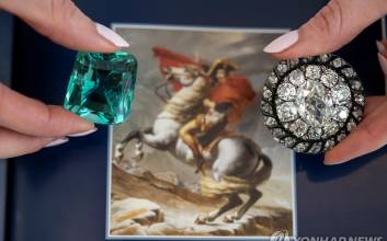 워털루에서 잃은 나폴레옹의 브로치, 52억 원에 새 주인 품으로