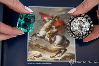 워털루에서 잃은 나폴레옹의 브로치, 52억 원에 새 주인 품으로