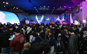 [지스타 2025] 흥행 중심에 선 엔씨 ‘아이온2’...대기 시간만 4시간