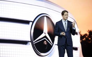 LG–벤츠 협력 한층 강화…GLC EV에 40인치 디스플레이 탑재