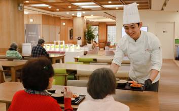 시니어부터 군장병까지...기업 성장판 열린다 [고물가에 웃는 급식업계]②