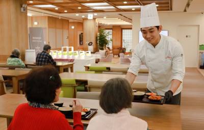 시니어부터 군장병까지...기업 성장판 열린다 ②