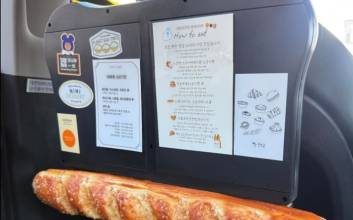 "택시에 웬 빵이 붙어 있지?"…'빵 택시'에 웃음 '빵'터져