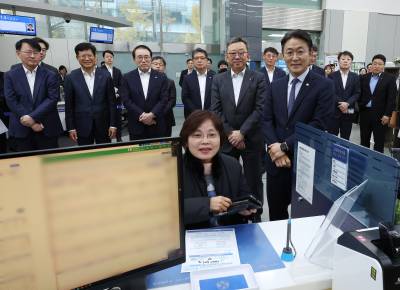 "'주거래 은행' 아니어도 괜찮아요"...오프라인 오픈뱅킹이 가져올 변화는