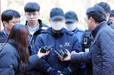 '휴대전화 딴짓' 여객선 좌초 항해사 "승객에 죄송…혐의 인정"