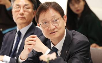 키움증권 찾은 이찬진 금감원장 “현장 중심의 모험자본 공급해야”