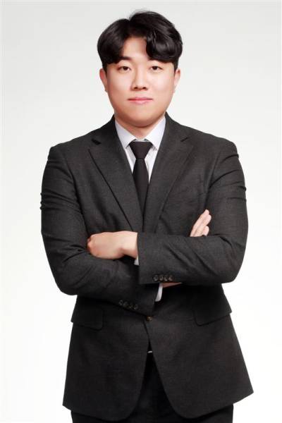 AI가 인정한 99% 적중률…이병근 애널리스트의 ‘예측의 기술’