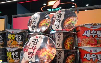 한국인 ‘소울푸드’ 라면으로…세븐일레븐, 농심 손잡고 ‘감자탕큰사발면’ 출시