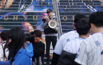 "임영웅 콘서트 티켓팅 쉬워질까"…'암표' 과징금 50배, 문체위 통과