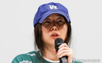 “난 민주당 지지자”…민희진, ‘정치색 강요’ 논란에 입 열어