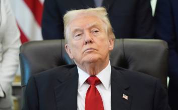 트럼프 지지율, 집권 2기 최저치 추락…경제 불안·이민 정책 반감 겹쳤다