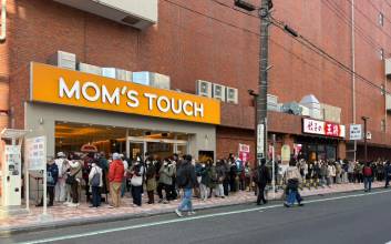 맘스터치, 日 가맹 1호점 치가사키점 ‘인산인해’