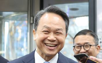 진옥동 2기 체제 열린다…신한금융 회장 3년 연임