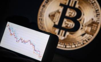 [속보] 비트코인 다시 곤두박질, 9만달러 재붕괴