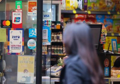 카드 결제 수수료, 이제 ‘인하’ 아닌 ‘개편’ 필요할 때 