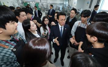 [속보] 김민석 17.5% '1위 등극', 장동혁 16.7%로 하락... 차기 대선주자 적합도 요동