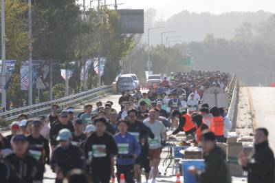 ‘게임하고 달리면 쏜다’...은행권, MZ세대 유혹 '이색 적금' 경쟁