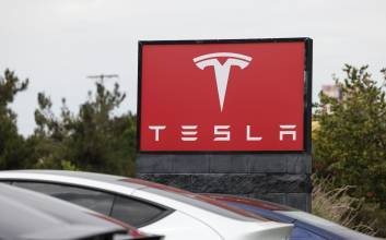 롤러코스터 끝 '사상 최고가'…테슬라, 시총 1.6조달러 돌파