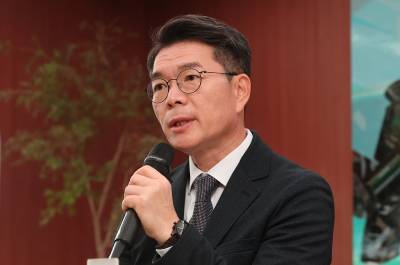 '오세훈 제쳤다' 29% 상한가 '급등'…정원오 테마주, 정체는