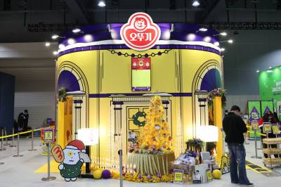 오뚜기, ‘컬리푸드페스타 2025’서 크리스마스 테마 체험형 부스 운영