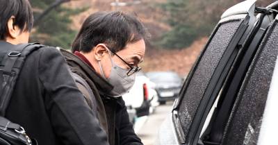 관저 이전 특혜 의혹…김오진 前 차관, 특검 조사대에