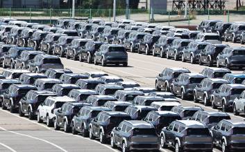 美·EU 전동화 ‘급제동’…배터리부터 車까지 ‘삐걱’