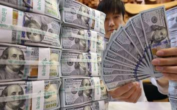 고환율 앞에 ‘벌벌’…금융사 영업의 새 변수