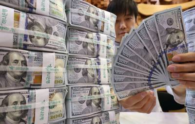 고환율 앞에 ‘벌벌’…금융사 영업의 새 변수