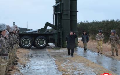 北, 8700t급 핵잠 공개…“韓 핵잠, 반드시 대응할 위협”