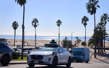 "문 한번 닫아주는 데 3만원"…AI가 만든 '꿀알바' 뭐길래